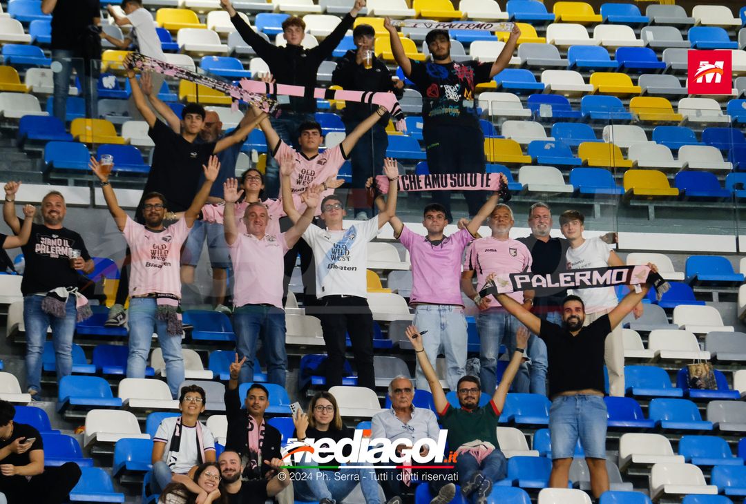 FOTOTIFO Napoli-Palermo 5-0, gli scatti ai tifosi al “Maradona” (GALLERY) - immagine 12