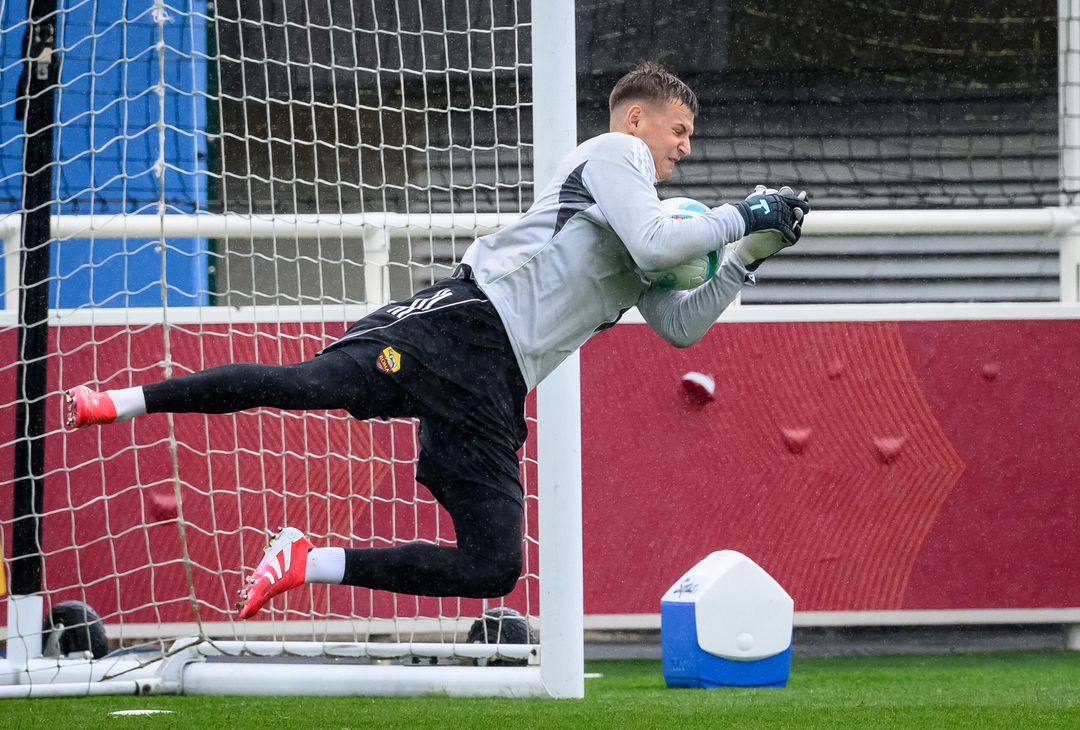 Roma, la seduta pomeridiana aperta ai tifosi al St. George’s Park – FOTO GALLERY - immagine 50