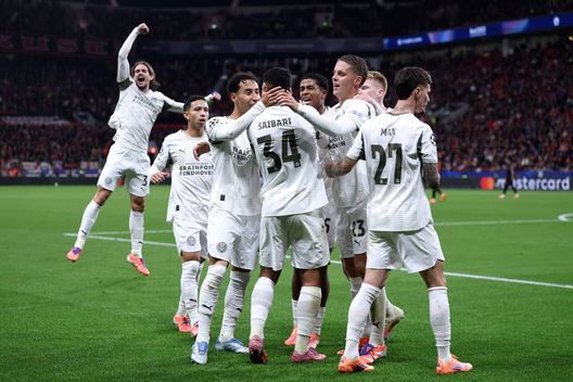 LEVERKUSEN, GERMANY - OCTOBER 01: Ismael Saibari of PSV Eindhoven celebrates scoring his team's first goal with teammates during the UEFA Champions League 2025/26 League Phase MD2 match between Bayer 04 Leverkusen and PSV Eindhoven at BayArena on October 01, 2025 in Leverkusen, Germany. (Photo by Lars Baron/Getty Images)