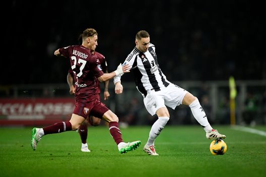 TURIN, ITALY - JANUARY 11: Teun Koopmeiners of Juventus during the Serie A match between Torino and Juventus at Stadio Olimpico di Torino on January 11, 2025 in Turin, Italy. (Photo by Daniele Badolato - Juventus FC/Juventus FC via Getty Images)