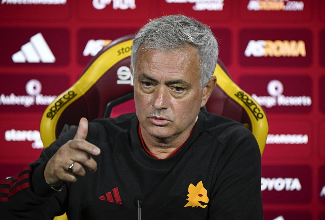 Roma, la conferenza stampa di Mourinho alla vigilia del Monza – FOTO GALLERY - immagine 6