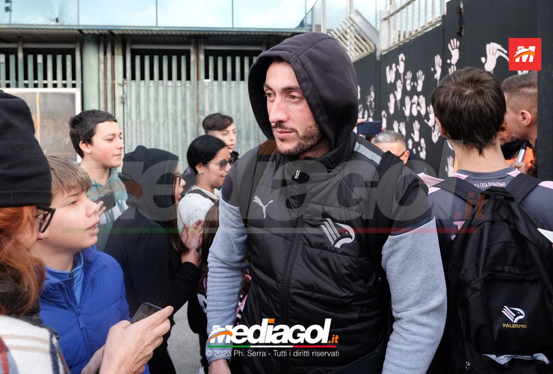 FOTO Como-Palermo, il Palermo in partenza dal ‘Renzo Barbera’ (GALLERY) - immagine 17