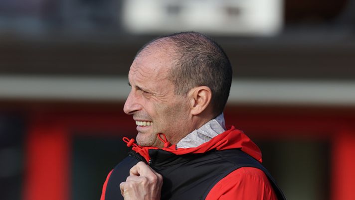 Conte Allegri sosta-conte-allena-da-remoto-allegri-no-sul-campo-a-milanello