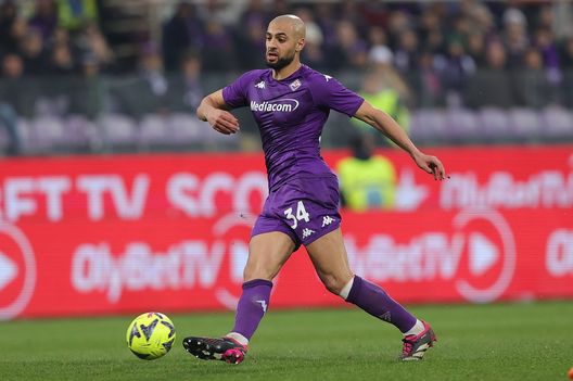 FLORENCE, ITALY - MARCH 19: Sofyan Amrabat of ACF Fiorentina in action during the Serie A match between ACF Fiorentina and US Lecce at Stadio Artemio Franchi on March 19, 2023 in Florence, Italy. (Photo by Gabriele Maltinti/Getty Images) Amrabat sblocca il mercato viola? E lo United è pronto a fare follie- immagine 2