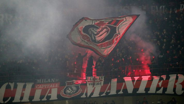 FOTO Milan-Genoa, ultras in protesta a San Siro: esposto uno striscione in Curva Sud - immagine 1