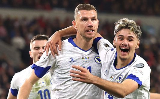 CARDIFF, WALES - MARCH 26: Edin Dzeko of Bosnia and Herzegovina celebrates scoring his team's first goal with teammate Kerim Alajbegovic during the FIFA World Cup 2026 European Qualifiers KO play-off match between Wales and Bosnia and Herzegovina at Cardiff City Stadium on March 26, 2026 in Cardiff, Wales. (Photo by Warren Little/Getty Images)