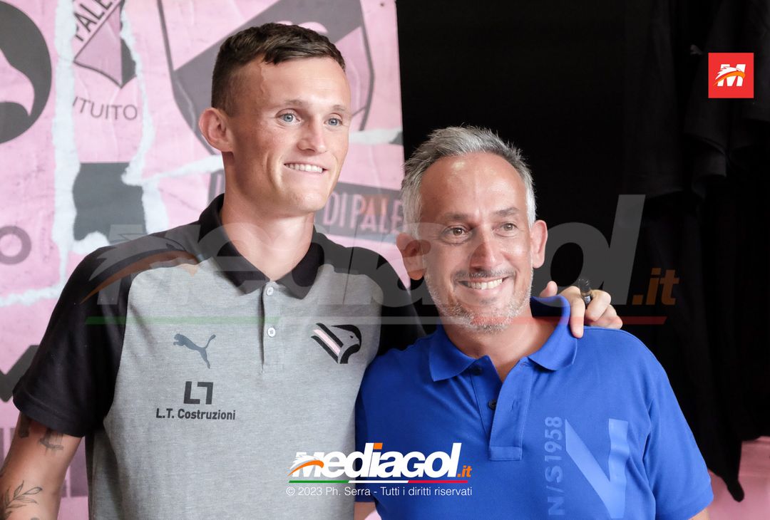 FOTO PALERMO: Liam Henderson incontra i tifosi allo Store Ufficiale (GALLERY) - immagine 77