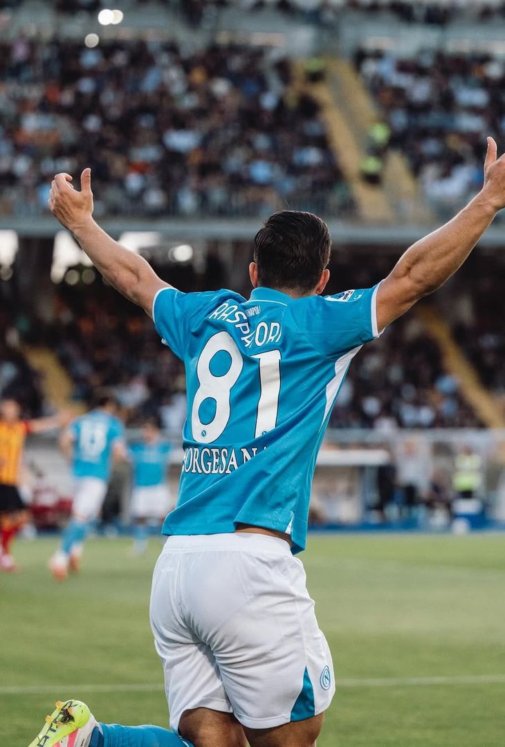 GALLERY “Abbracciame cchiù forte”: Raspadori rivive le emozioni di Lecce-Napoli - immagine 2