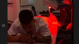 Agus mostra il marito Lautaro Martinez sul lettino davanti a Lecce-Inter