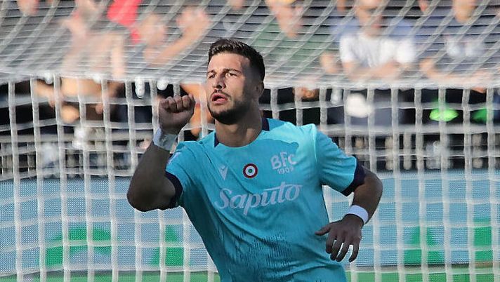 CAGLIARI, ITALY - OCTOBER 19: Riccardo Orsolini of Bologna celebrates scoring his team's second goal (0-2) during the Serie A match between Cagliari Calcio and Bologna FC 1909 at Stadio Sant'Elia on October 19, 2025 in Cagliari, Italy. (Photo by Enrico Locci/Getty Images) Orsolini: “Gattuso ha portato ventata di freschezza. Italiano mi ha insegnato molto, Bologna…” - immagine 1