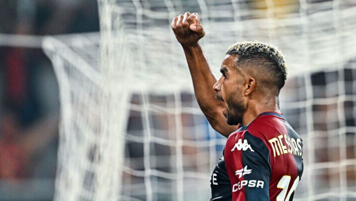GENOA, ITALY - AUGUST 9: Junior Messias of Genoa celebrates after scoring a goal during the Coppa Italia match between Genoa CFC and Reggiana at Stadio Luigi Ferraris on August 9, 2024 in Genoa, Italy. (Photo by Simone Arveda/Getty Images) Messias: “Rigore? Ero sicuro di segnare! Per me era un derby, la verità sul ruolo” - immagine 1