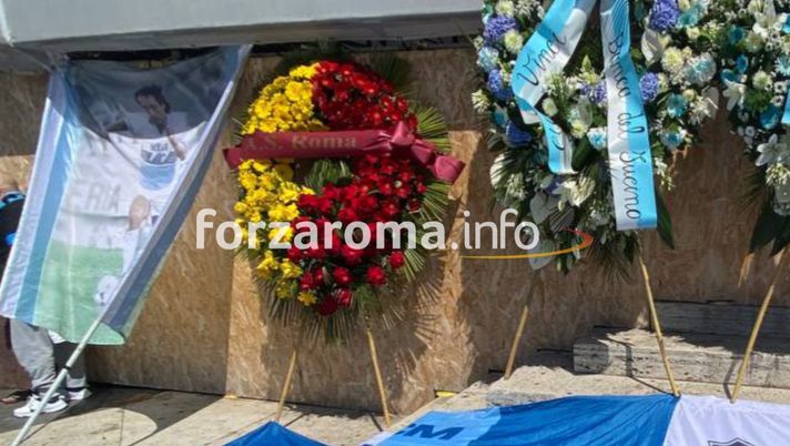 Vincenzo D’Amico, oggi i funerali a Ponte Milvio: la Roma manda una corona di fiori - immagine 1