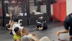 VIDEO Elmas si allena con amici nelle arti marziali in vista del pre-campionato