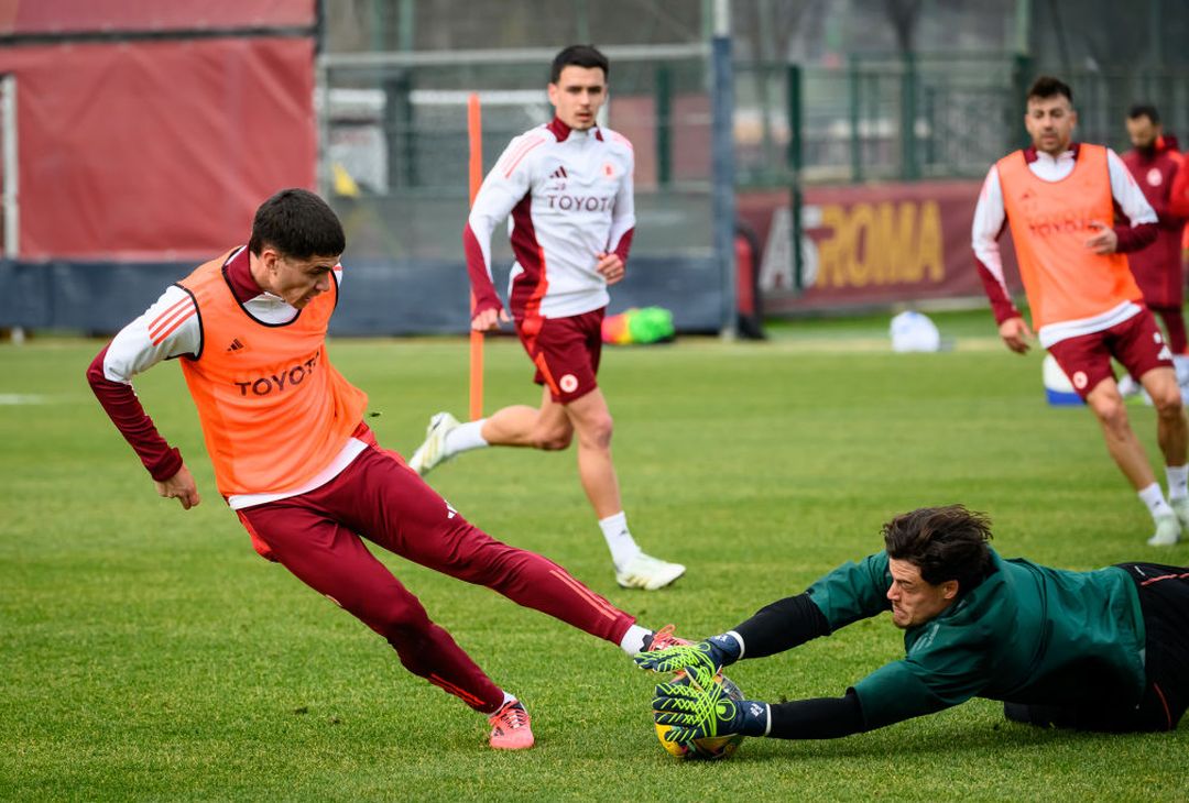 Trigoria, ultimo allenamento del 2024: ancora out Cristante – FOTO GALLERY - immagine 24