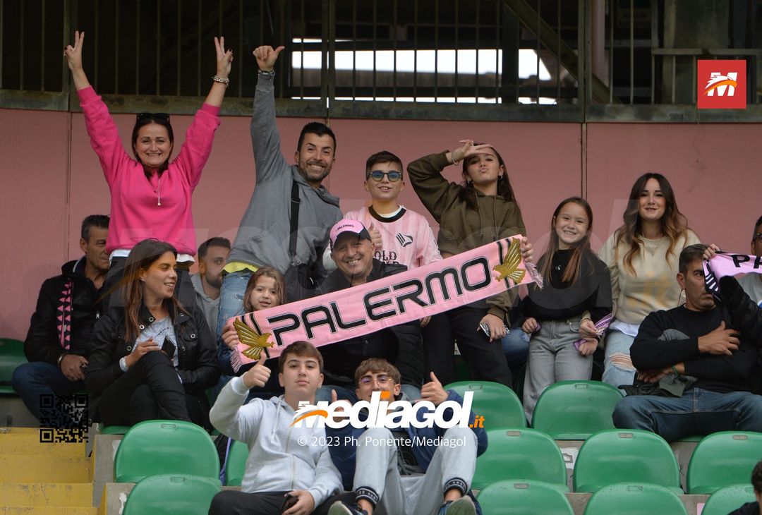FOTOTIFO Palermo-Cittadella 0-1, gli scatti ai tifosi al “Renzo Barbera” (GALLERY) - immagine 31