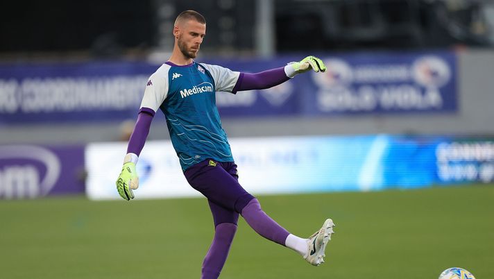 FLORENCE, ITALY - MAY 22: David de Gea goalkeeper of ACF Fiorentina in action during warm-up prior to the Serie A match between ACF Fiorentina and Atalanta BC at Artemio Franchi on May 22, 2026 in Florence, Italy. (Photo by Gabriele Maltinti/Getty Images) Dal Viola Park: Grosso lavora sulla costruzione dal basso. Spavento per De Gea - immagine 1