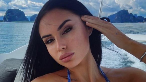 Astrid Karsdorp in bikini è uno spettacolo: il decolleté è spaziale- immagine 2