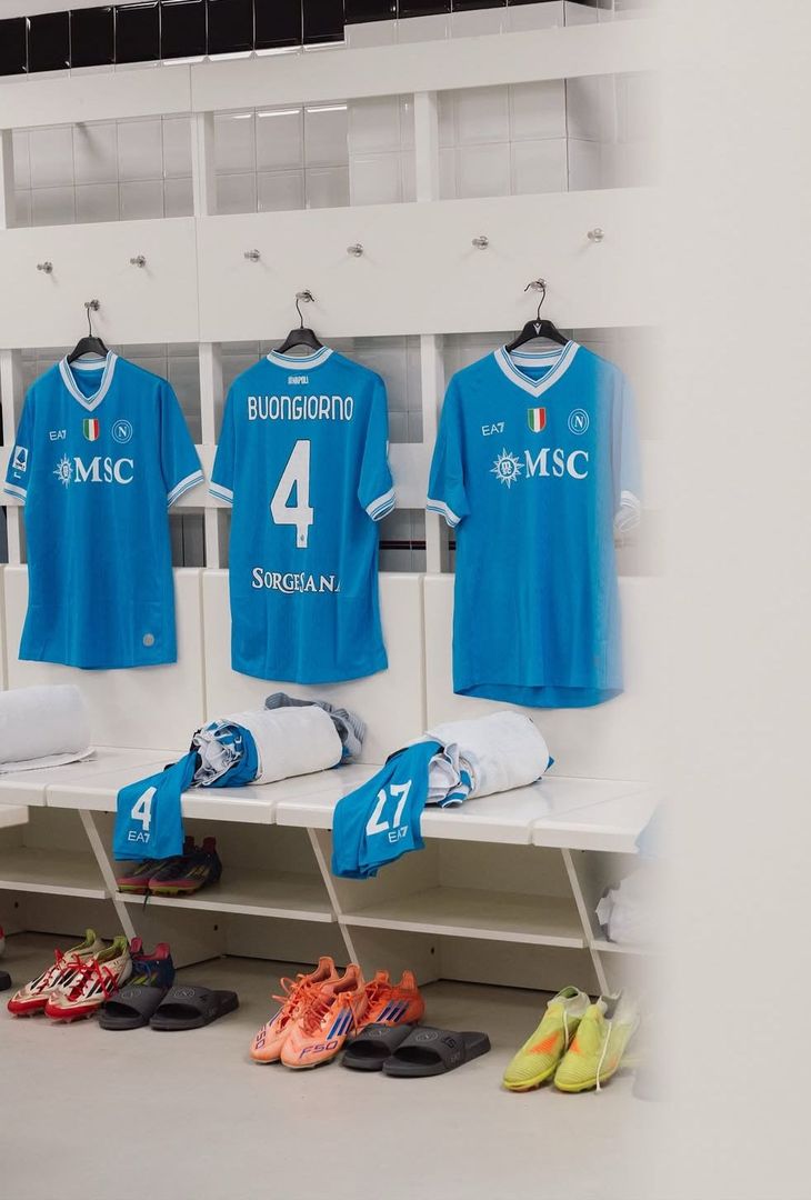 Bologna-Napoli, spogliatoio allestito con kit gara: la scelta sulla maglia – GALLERY - immagine 5