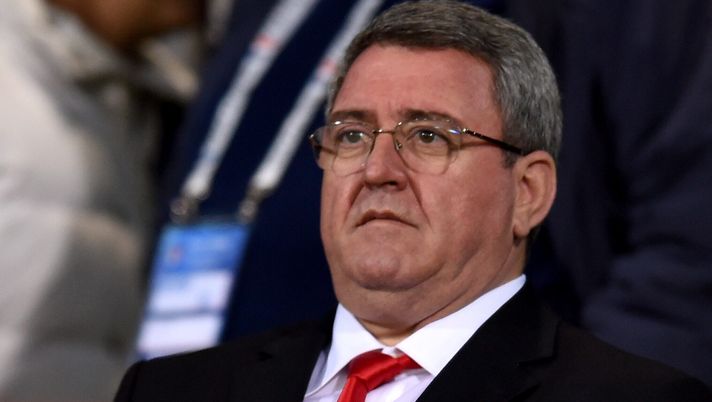 Armand Duka, vicepresidente UEFA, commenta la mancata qualificazione dell’Italia. Armand Duka, vicepresidente UEFA, durante un intervento pubblico sul calcio europeo e la mancata qualificazione dell’Italia.