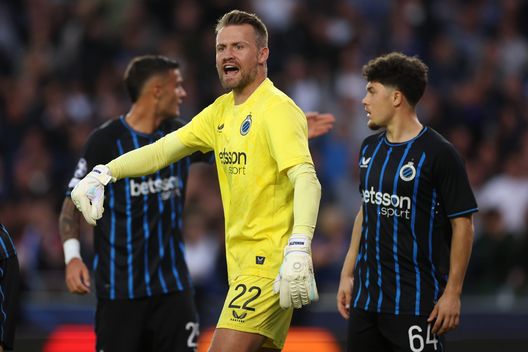 Simon Mignolet durante l'ultima partita disputata in stagione contro il Monaco in Champions League. (Foto di Dean Mouhtaropoulos/Getty Images) Club Brugge, il portiere Jackers si frattura due costole nell’ultima azione della partita- immagine 3