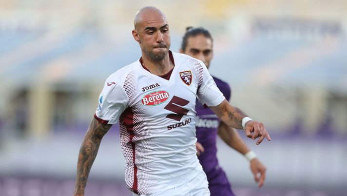 FLORENCE, ITALY - JULY 19: Simone Zaza of Torino FC in action during the Serie A match between ACF Fiorentina and Torino FC at Stadio Artemio Franchi on July 19, 2020 in Florence, Italy. (Photo by Gabriele Maltinti/Getty Images) Toro, caso Zaza? No, il motivo della “fuga” dopo il cambio è ben più semplice - immagine 1
