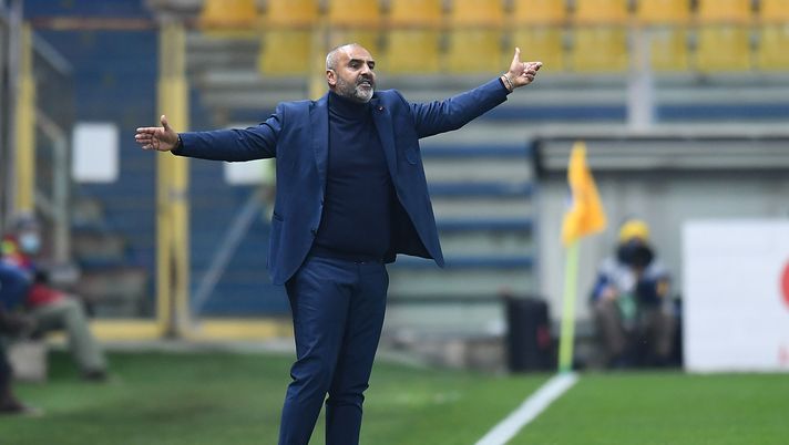 PARMA, ITALY - DECEMBER 16: Fabio Liverani head coach of Parma Calcio gestures during the Serie A match between Parma Calcio and Cagliari Calcio at Stadio Ennio Tardini on December 16, 2020 in Parma, Italy. (Photo by Alessandro Sabattini/Getty Images) La probabile formazione del Parma: ballottaggio Brunetta-Sohm, Gervinho out - immagine 1