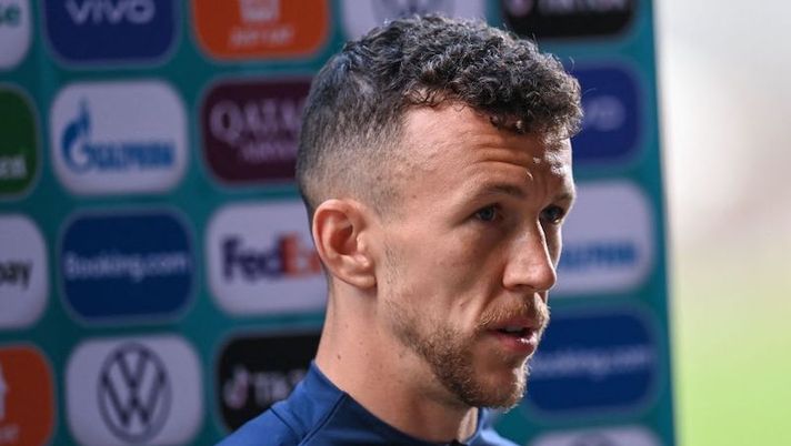 Croatia's forward Ivan Perisic is interviewed during their MD-1 training session at Firhill Stadium in Glasgow on June 21, 2021, the eve of their UEFA EURO 2020 Group D football match against Scotland. (Photo by Paul ELLIS / AFP) (Photo by PAUL ELLIS/AFP via Getty Images) Perisic, ecco la situazione per l’arrivo in Italia dopo lo svincolo dal’Hajduk - immagine 1