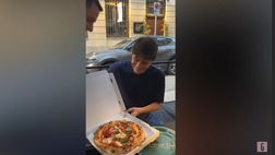 VIDEO / Conte, la prima pizza da allenatore del Napoli