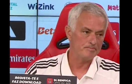Mourinho show: “Non sono un allenatore economico? Dimmi quanto guadagni tu. Avete voglia…”- immagine 2