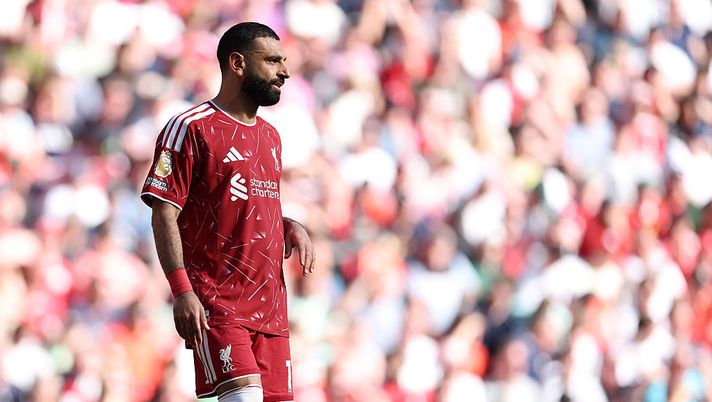 LIVERPOOL, ENGLAND - MAY 24: Mo Salah of Liverpool looks on during the Premier League match between Liverpool and Brentford at Anfield on May 24, 2026 in Liverpool, England. (Photo by Naomi Baker/Getty Images) E ora, dove va Salah? Dalla Mls ai sauditi, le opzioni dell’ex viola - immagine 1