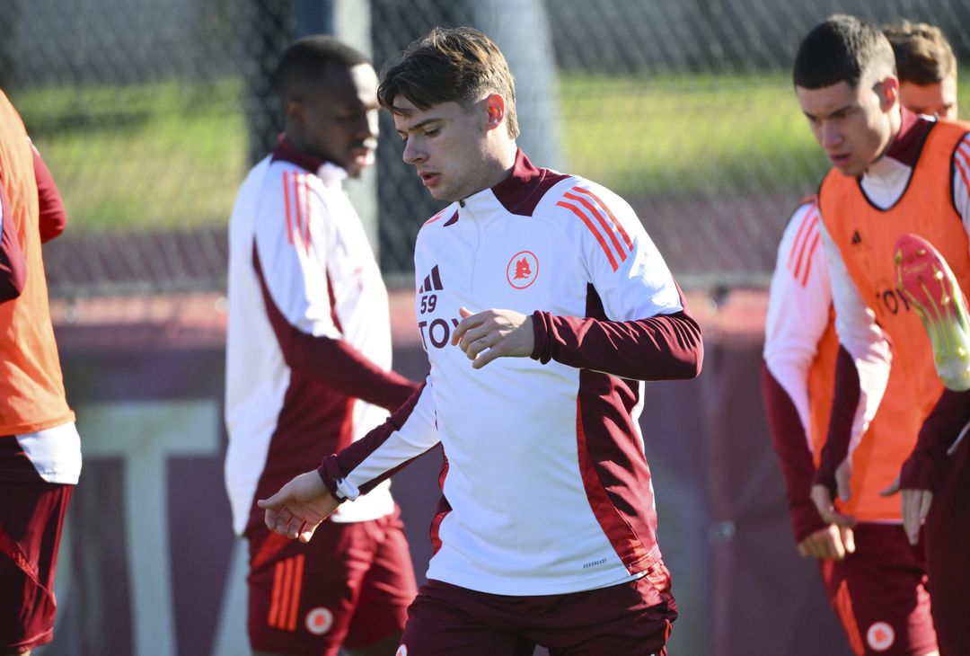 Roma in campo per preparare la sfida con il Genoa – FOTOGALLERY - immagine 23