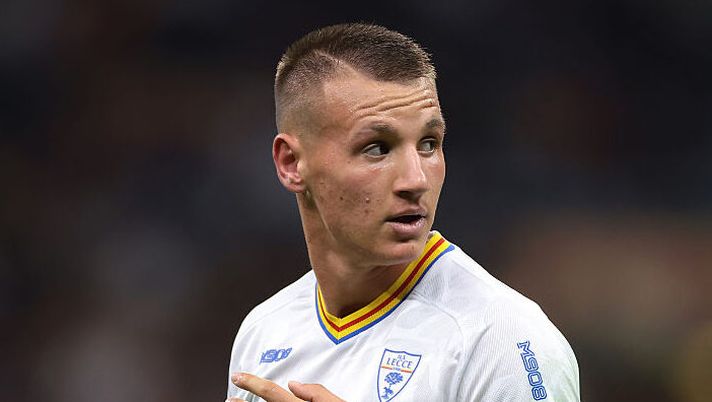 MILAN, ITALY - SEPTEMBER 23: Francesco Camarda of US Lecce reacts during the Coppa Italia Frecciarossa Round of 16 match between AC Milan and US Lecce at Giuseppe Meazza Stadium on September 23, 2025 in Milan, Italy. (Photo by Jonathan Moscrop/Getty Images) Presidente Lecce: “Juve su Tiago Gabriel? Rispondo così! Crediamo molto in Camarda” - immagine 1