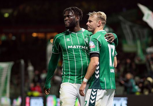 BREMEN, GERMANY - OCTOBER 24: Marco Gruell of Werder Bremen celebrates scoring his team's first goal with teammate Victor Boniface of Werder Bremen during the Bundesliga match between SV Werder Bremen and 1. FC Union Berlin at Weserstadion on October 24, 2025 in Bremen, Germany. (Photo by Selim Sudheimer/Getty Images) Bundesliga, Lipsia-Brema: la partita gratis in streaming- immagine 2