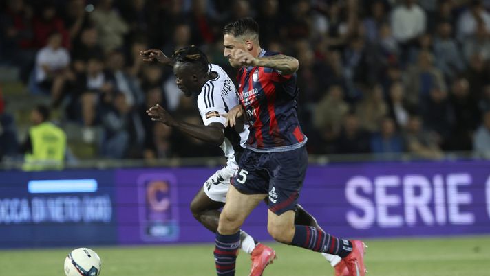 CROTONE, ITALY - MAY 07: Riccardo Cargneluti of Crotone competes for the ball with Felix Afena-Gyan of Juventus Next Gen during the Serie C NOW Playoffs Match between Crotone and Juventus Next Gen at Stadio Ezio Scida on May 07, 2025 in Crotone, Italy. (Photo by Juventus FC/Juventus FC via Getty Images) Crotone-Potenza, formazioni e diretta tv live: dove vedere lo streaming gratis - immagine 1