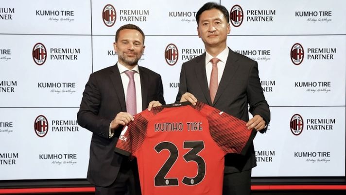 Giorgio Furlani (CEO AC Milan) e Jeong Il-Taik (CEO Kumho Tire) presentano la nuova partnership tra le due realtà | Milan News (Getty Images) AC Milan Kumho Tire
