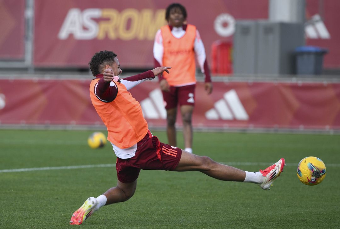 Roma, ripresa degli allenamenti a Trigoria dopo il Porto – FOTO GALLERY - immagine 7
