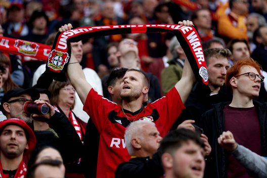 Bayer Leverkusen, offerti tatuaggi gratuiti ai tifosi per commemorare la stagione- immagine 5