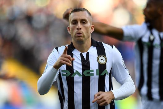 UDINE, ITALY - NOVEMBER 07: Gerard Deulofeu of Udinese Calcio celebrates after scoring the opening goal during the Serie A match between Udinese Calcio v US Sassuolo at Dacia Arena on November 07, 2021 in Udine, Italy. (Photo by Alessandro Sabattini/Getty Images) Torino, è Beto la rivelazione dell’Udinese: chi è l’attaccante che sfiderà Bremer- immagine 3