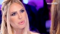 “La scelta di Totti di lasciare la Roma?”. Ilary Blasi risponde e fa una gaffe hot a Verissimo