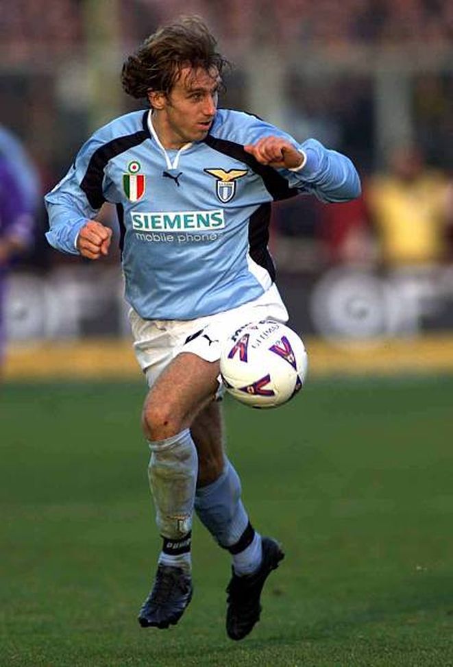 28 GENNAIO 2001: Karel Poborsky della Lazio. Alessandro Rossini / GRAZIA NERI DIGITAL CAMERA Mandatory Credit: Grazia Neri/ALLSPORT Poborský e quel 5 maggio con la sfida tra Lazio e Inter: “Promisi a Nedved una doppietta”- immagine 4