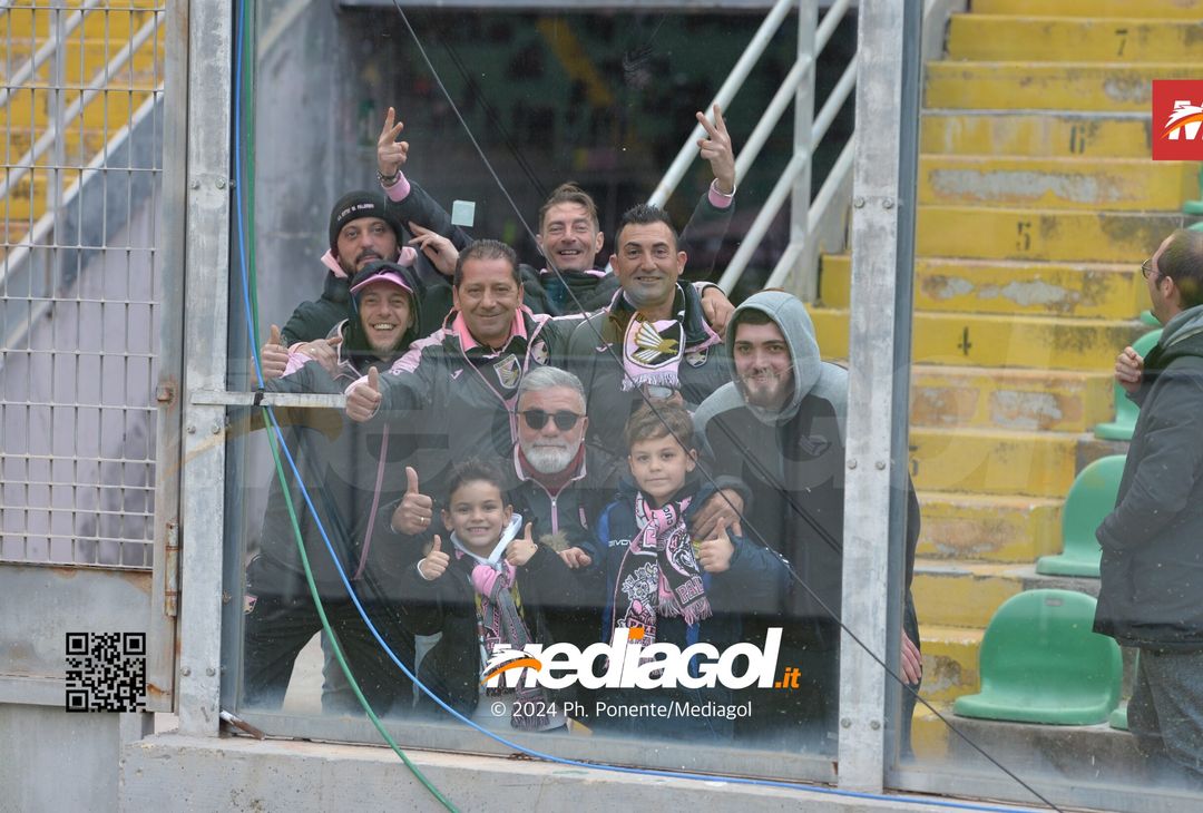 FOTOTIFO Palermo-Modena 4-2, gli scatti ai tifosi al “Renzo Barbera” (GALLERY) - immagine 45