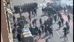 Video – Coppa italia, Derby di Genova ad alta tensione: scontri tra le due tifoserie e la polizia