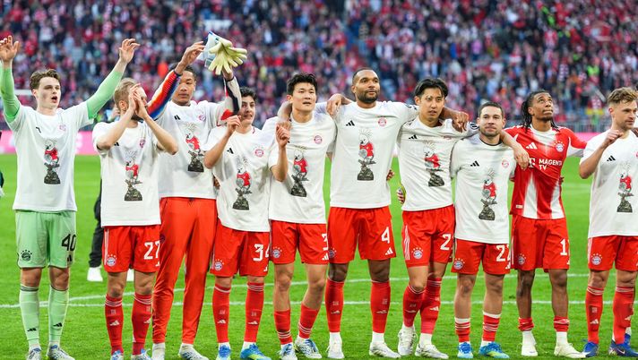 Bayern Monaco, Olise sotto accusa per lo strano atteggiamento durante i festeggiamenti - immagine 1
