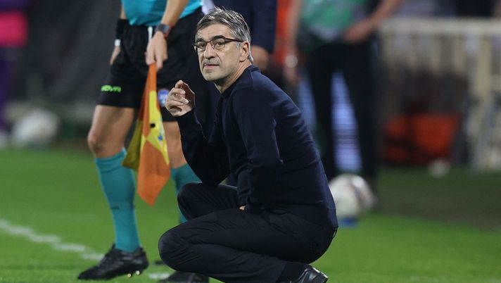 FLORENCE, ITALY - OCTOBER 27: Head coach Ivan Juric of AS Roma looks on during the Serie A match between Fiorentina and AS Roma at Stadio Artemio Franchi on October 27, 2024 in Florence, Italy. (Photo by Gabriele Maltinti/Getty Images) Tutto fatto in casa Atalanta: è Juric il successore di Gasperini - immagine 1