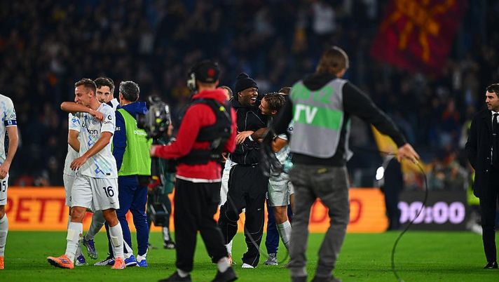 Getty Images Roma-Inter: Thuram sul prato dell’Olimpico per festeggiare i tre punti con Esposito - immagine 1