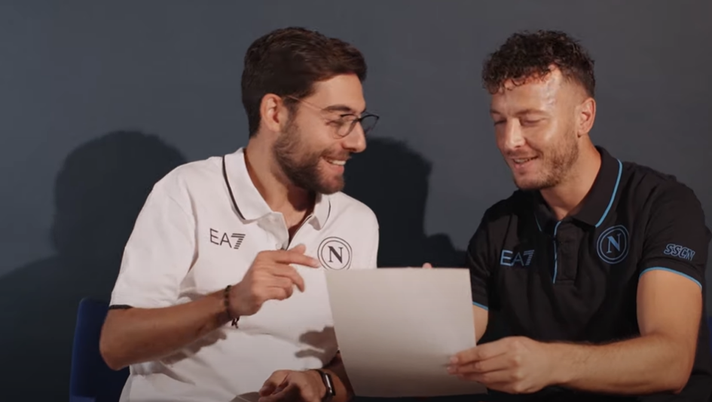 VIDEO Rrahmani cantante, intona una celebre canzone napoletana tradotta in albanese - immagine 1