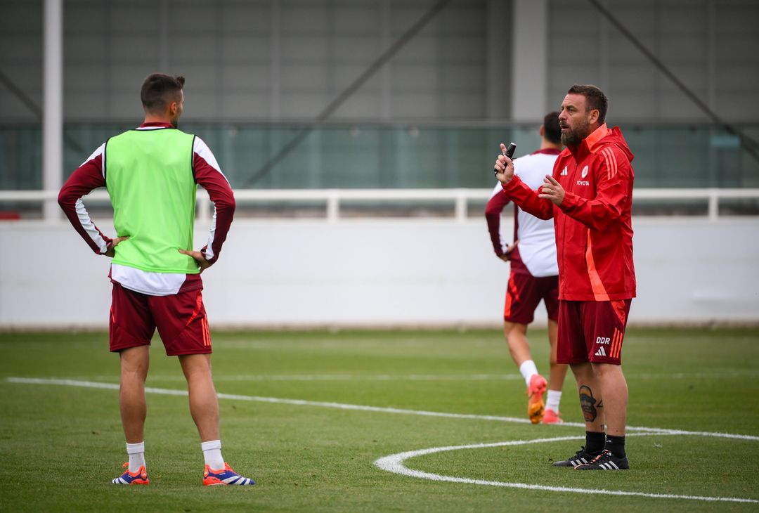 Ritiro Roma, primo allenamento in Inghilterra: c’è Paredes – FOTO GALLERY - immagine 24