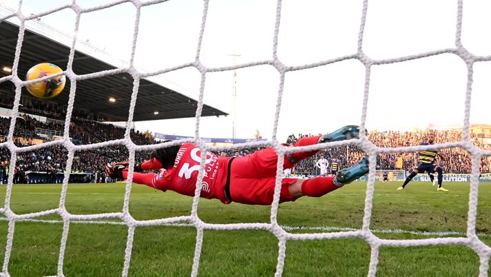 Incredibile a Parma, rigore revocato ma Benedyczak lo tira comunque: il curioso caso - immagine 1