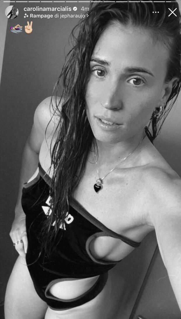 Carolina Marcialis, forme sinuose e super sensuali. Lady Cassano scioglie il web on costume- immagine 2