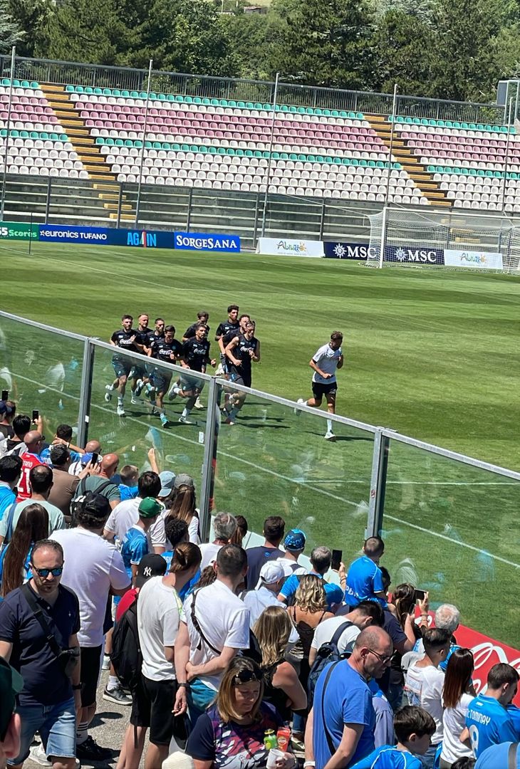 Mazzocchi atterra Politano, poi tanta corsa per gli azzurri – LA FOTOGALLERY - immagine 4